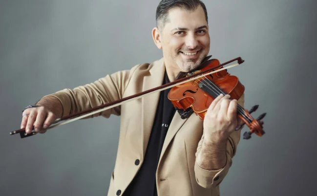 Marco Rajt s husľami