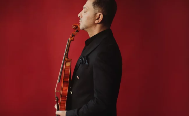 Marco Rajt — emotívny profil s husľami